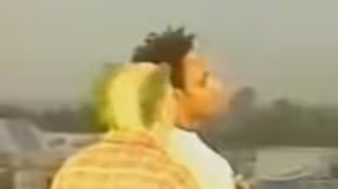 <<>>