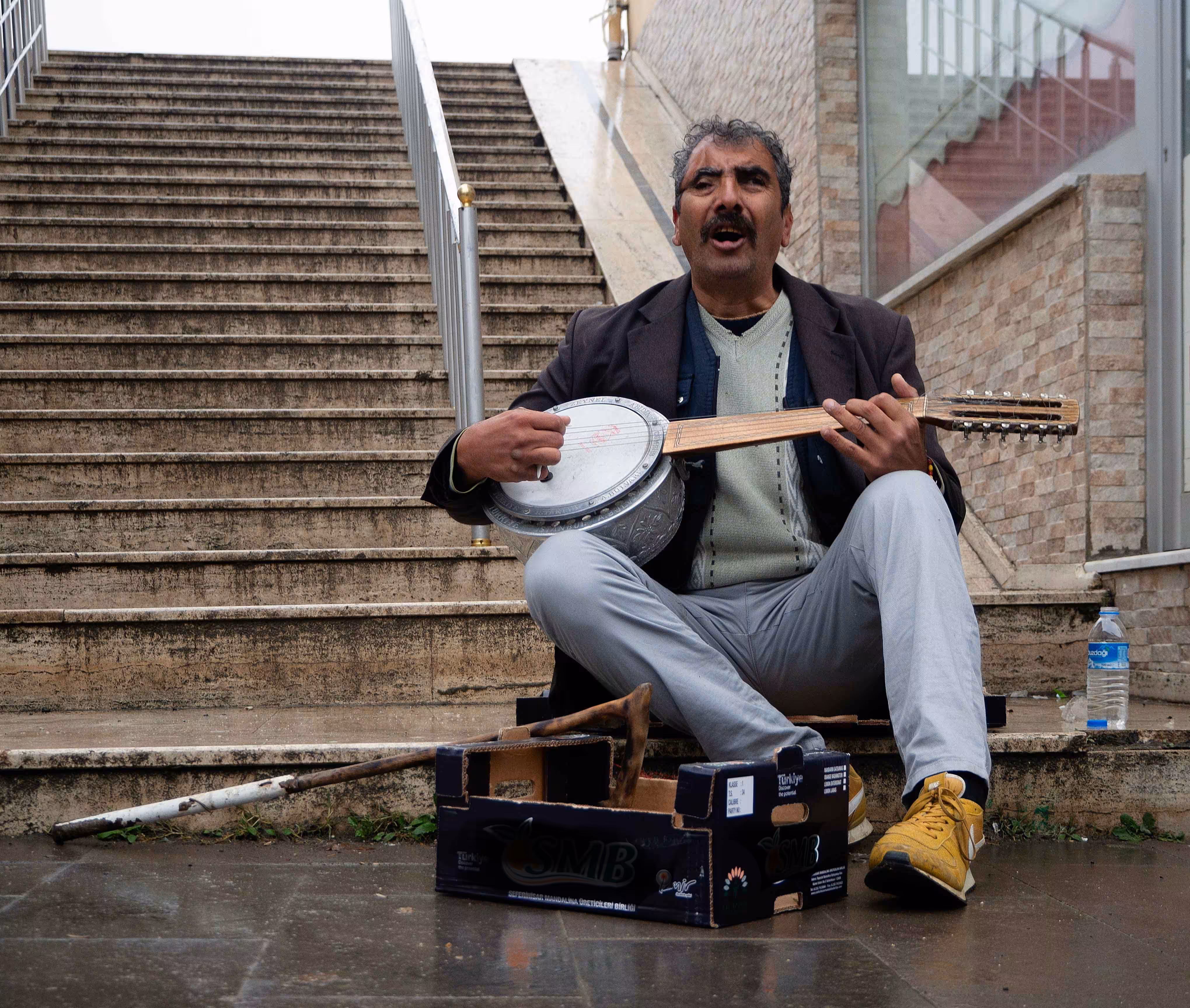 Banjo player