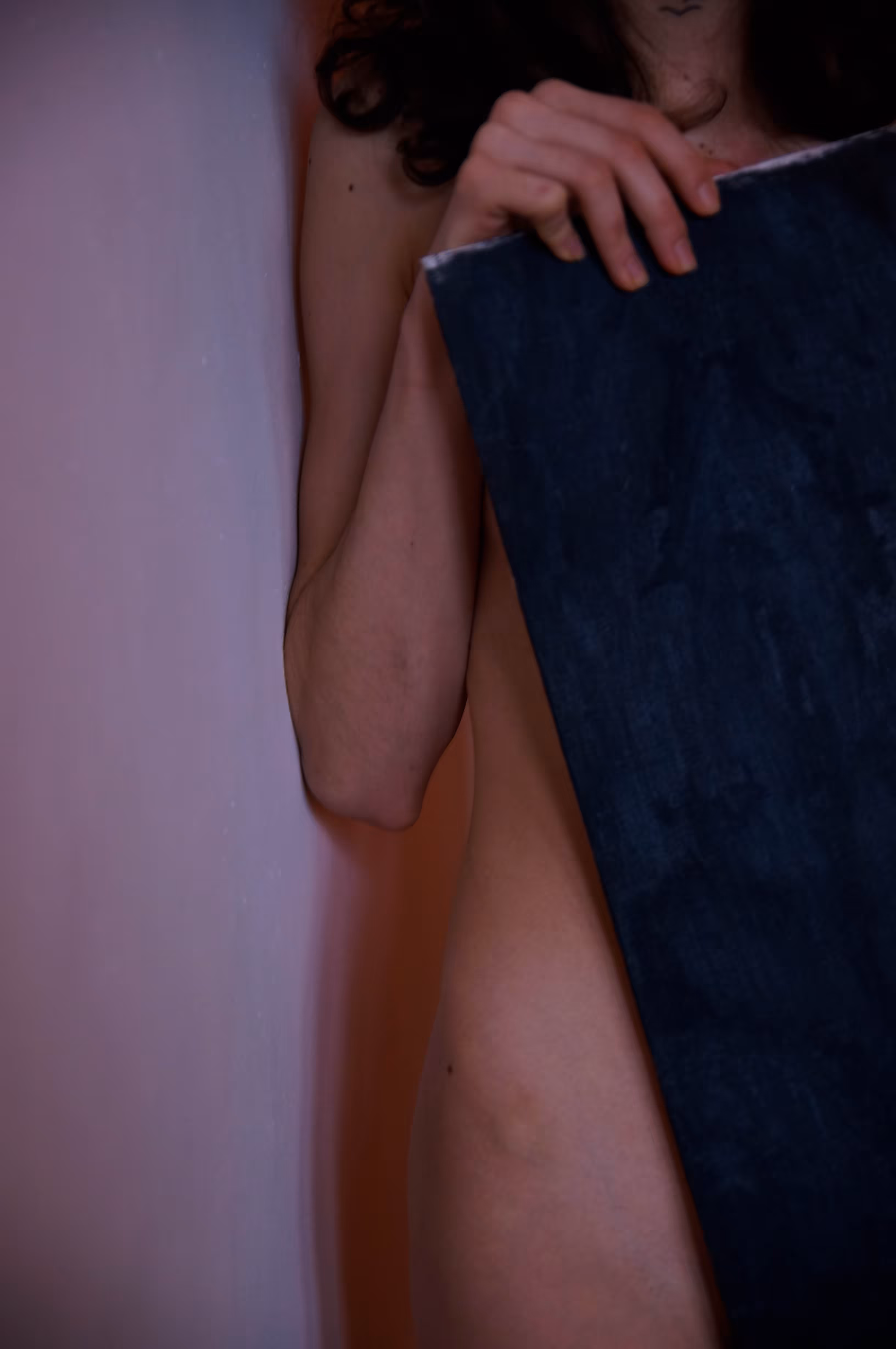 her curves of the waist 