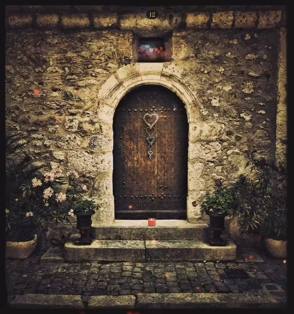 'love just next door'
