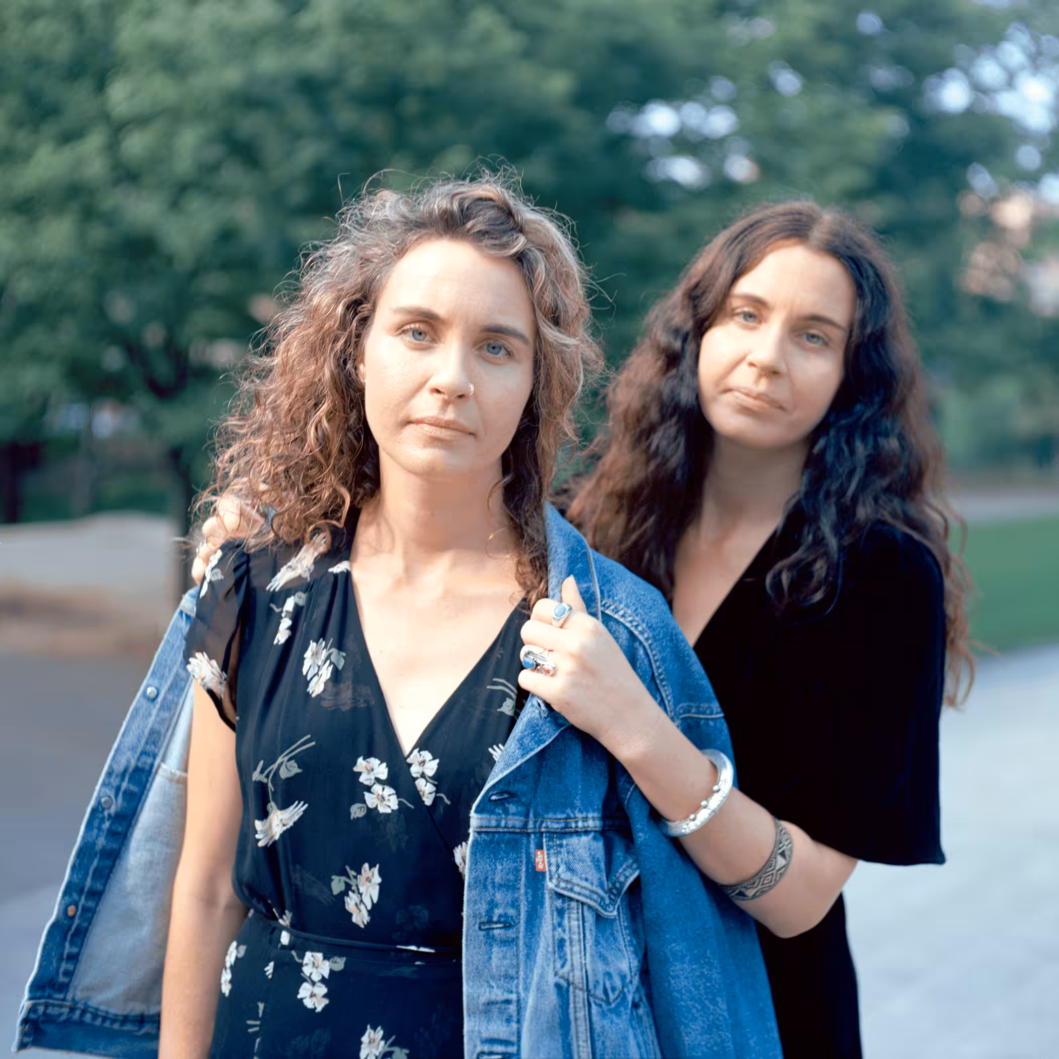 Twin Flames #24. Sara & Annie Hylton