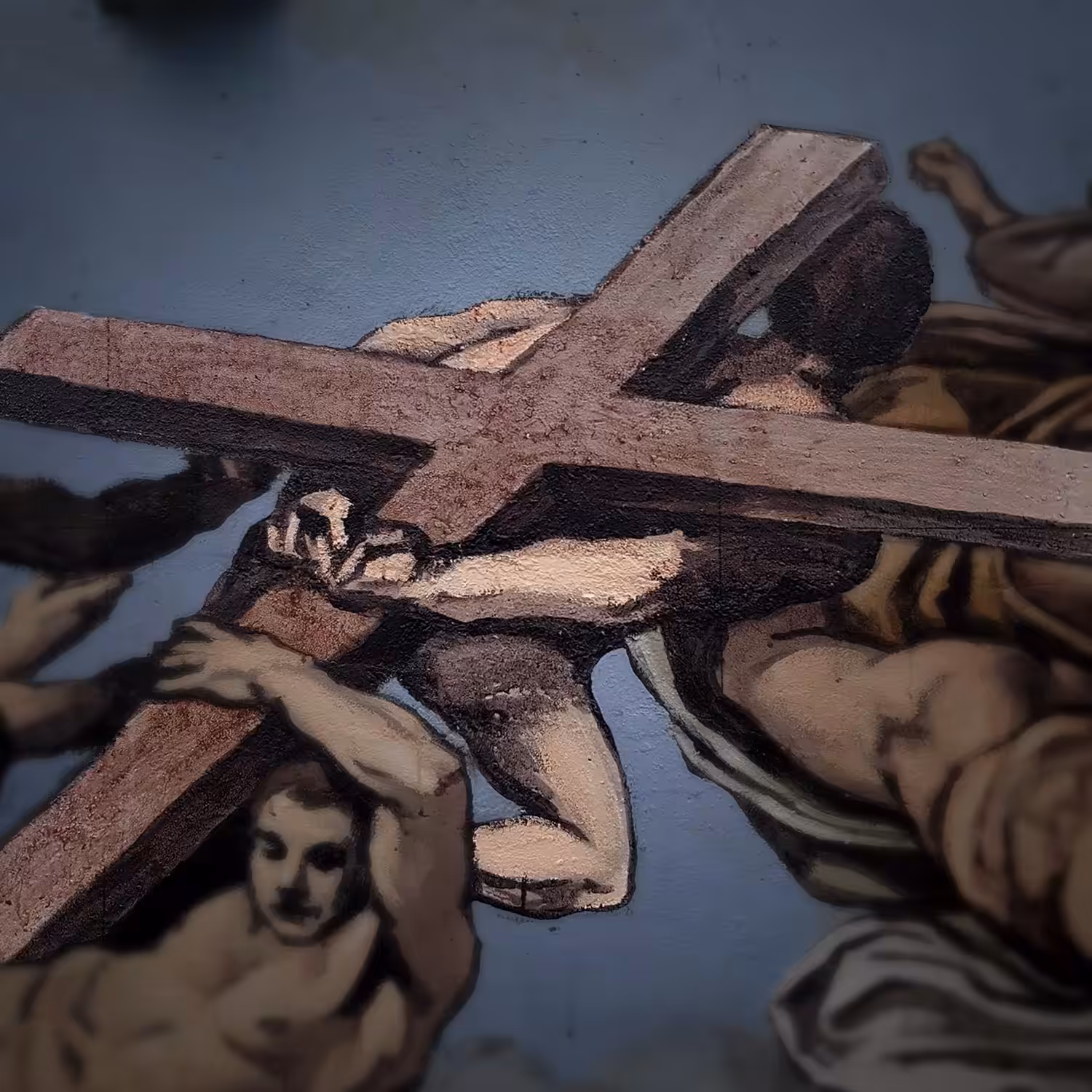 033 - Angel carrying the cross 2