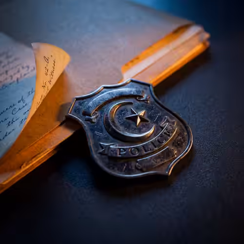 The crossing - Detective Melanie Roy