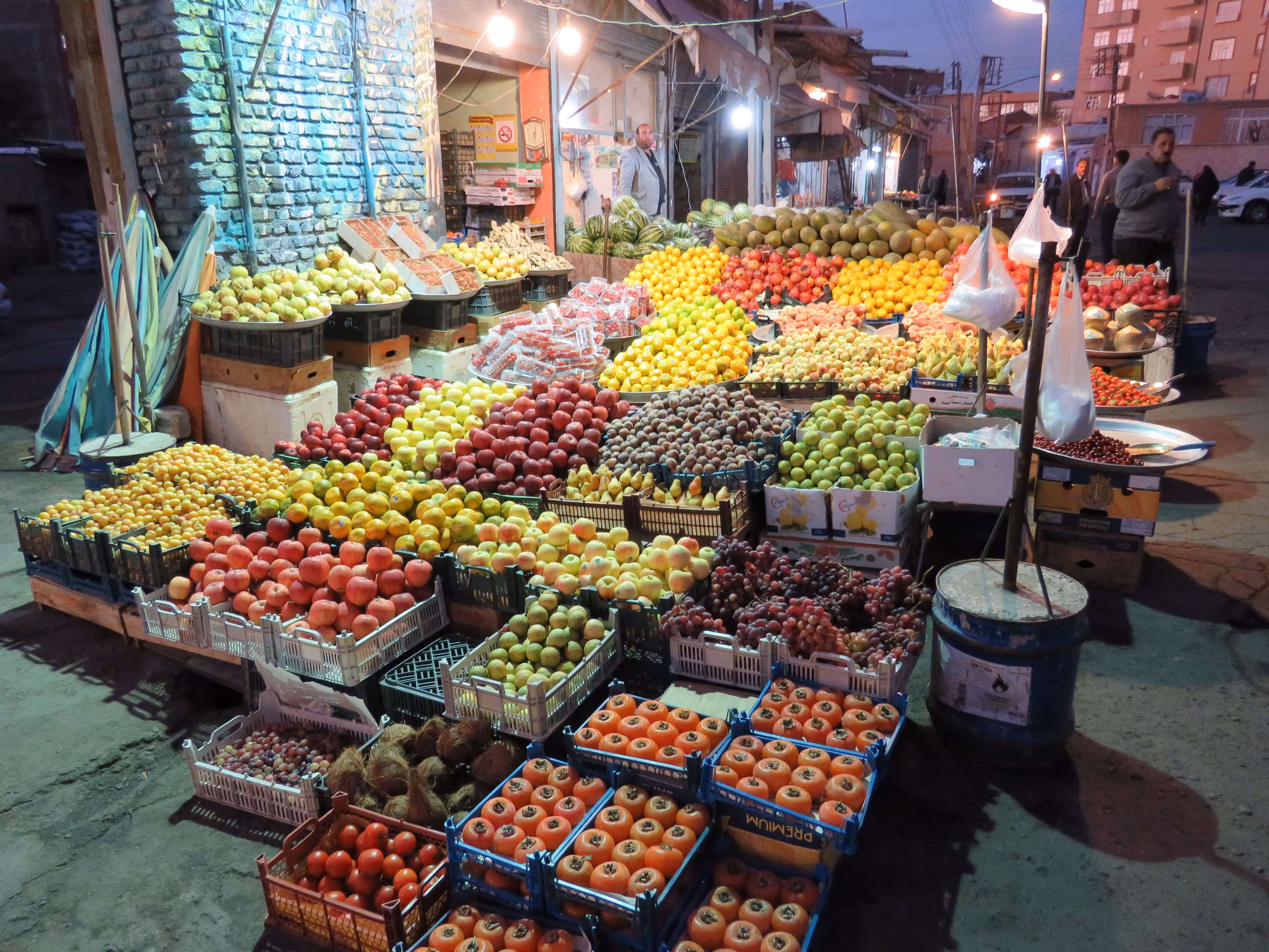 Selling fruit in the market
