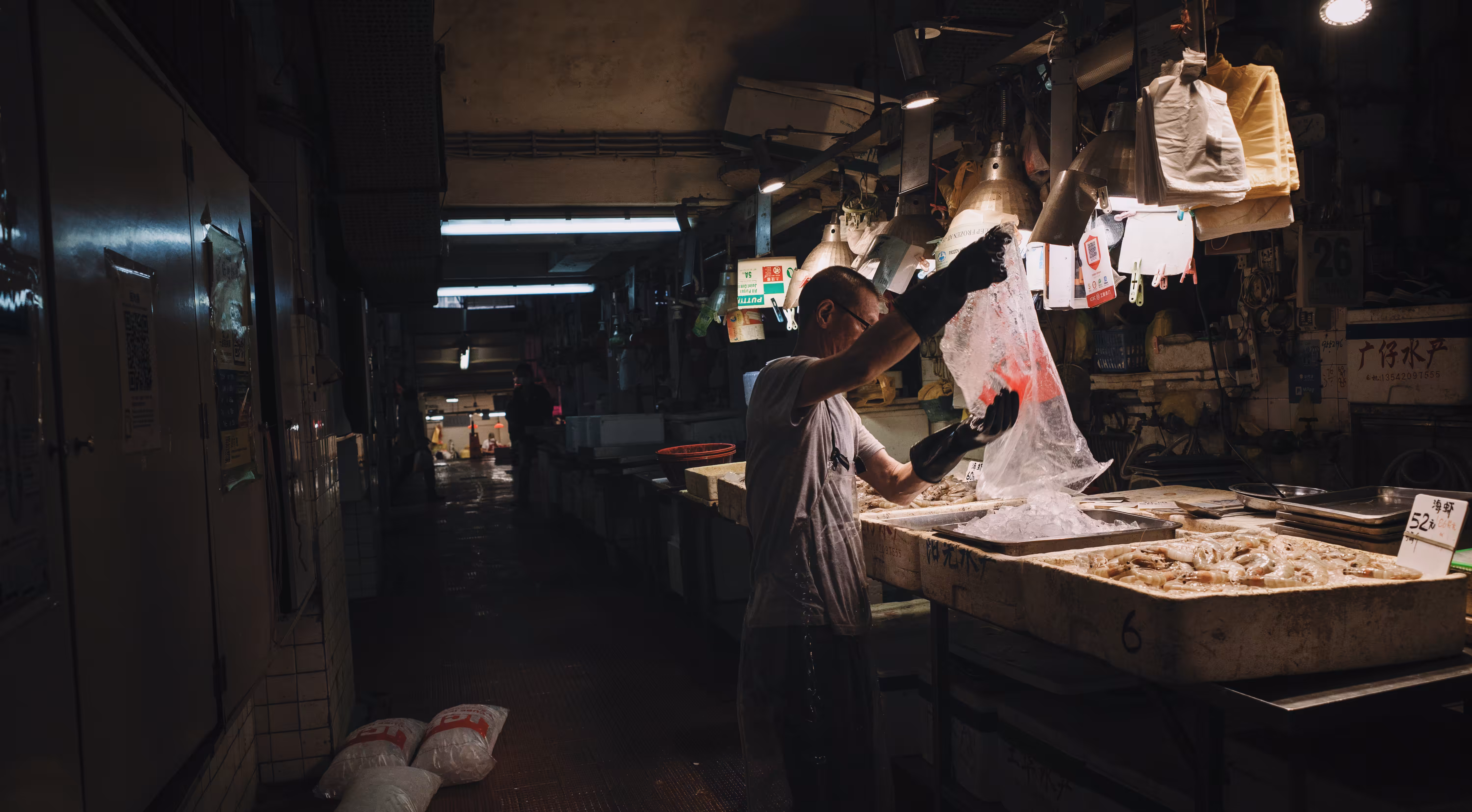 The Last Day of the Old Red Market: 08:04